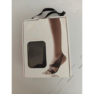 New Balance Studio Skin Yoga Black Or Grey